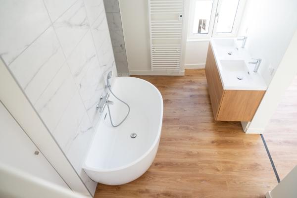 La Rochelle Maison de ville à restaurer avec jardin terrasse