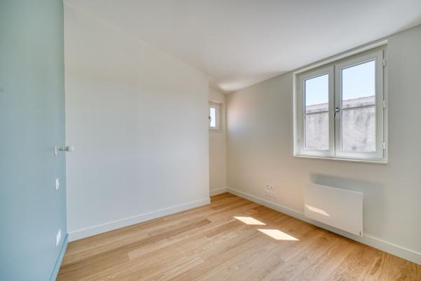 La Rochelle Maison de ville à restaurer avec jardin terrasse