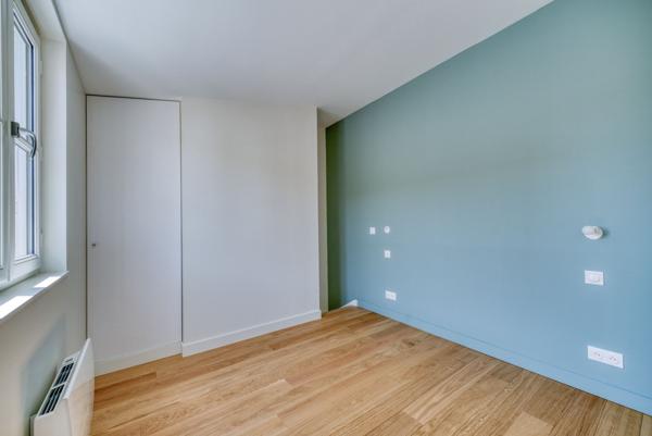 La Rochelle Maison de ville à restaurer avec jardin terrasse