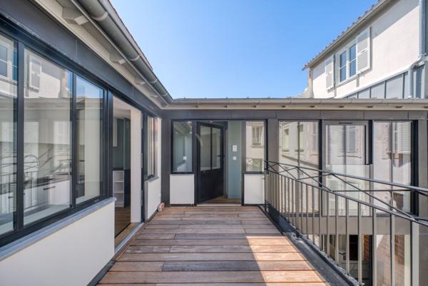 La Rochelle Maison de ville à restaurer avec jardin terrasse