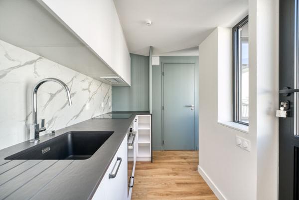 La Rochelle Maison de ville à restaurer avec jardin terrasse