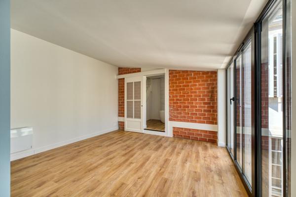 La Rochelle Maison de ville à restaurer avec jardin terrasse