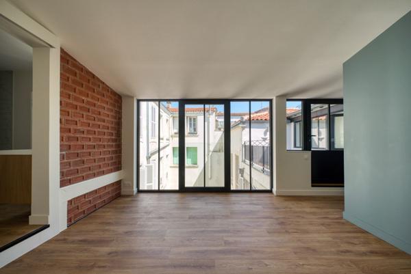 La Rochelle Maison de ville à restaurer avec jardin terrasse