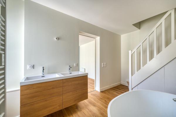 La Rochelle Maison de ville à restaurer avec jardin terrasse