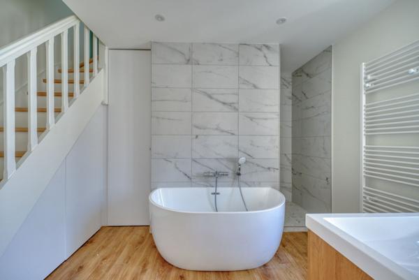 La Rochelle Maison de ville à restaurer avec jardin terrasse