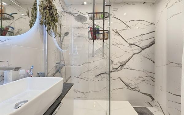 Appartement à vendre    3 pièces • 63,48 m2 Paris 16