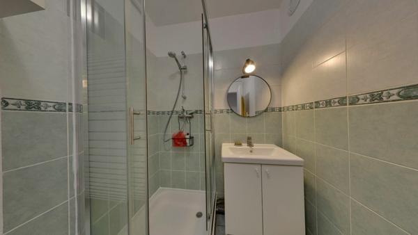 GRAND STUDIO AVEC COIN NUIT ET DRESSING