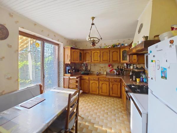 Maison familiale avec grand garage.