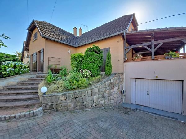 Maison familiale avec grand garage.