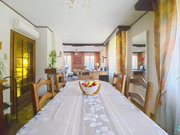 Maison familiale avec grand garage.