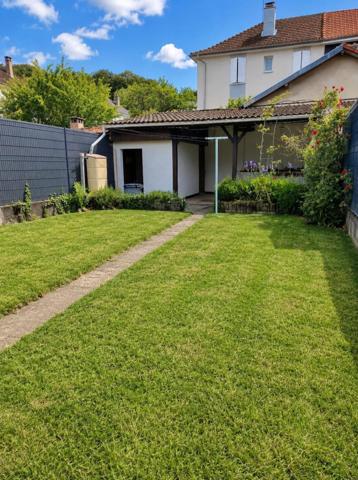 Maison mitoyenne T4 sur terrain de 2 ares environ
