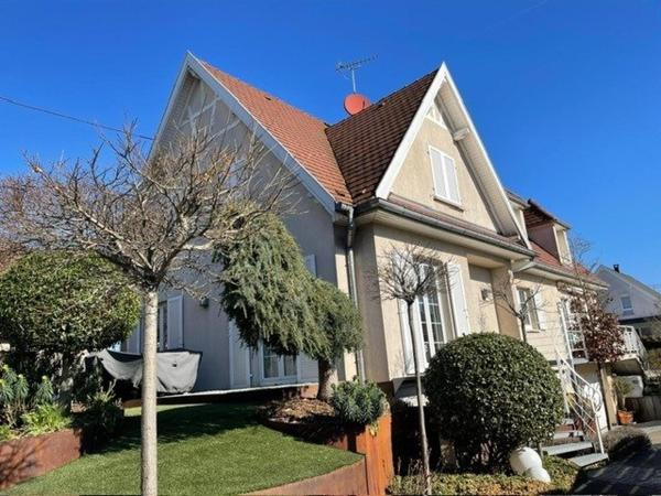 À vendre une propriété rare de 9 pièces alliant espace, confort et qualité de vie sur Pfastatt.