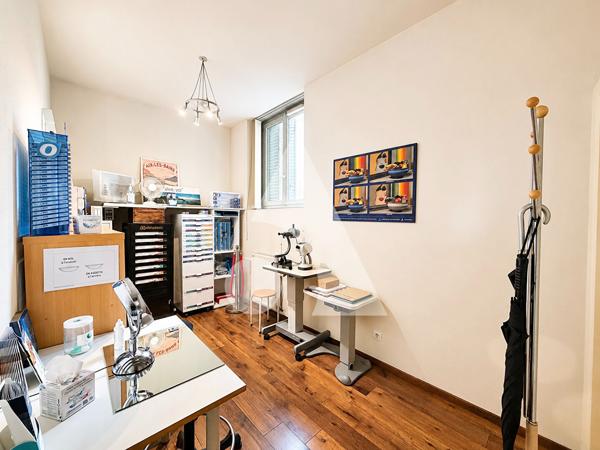 Local commercial 3 pièces 92.19 m2