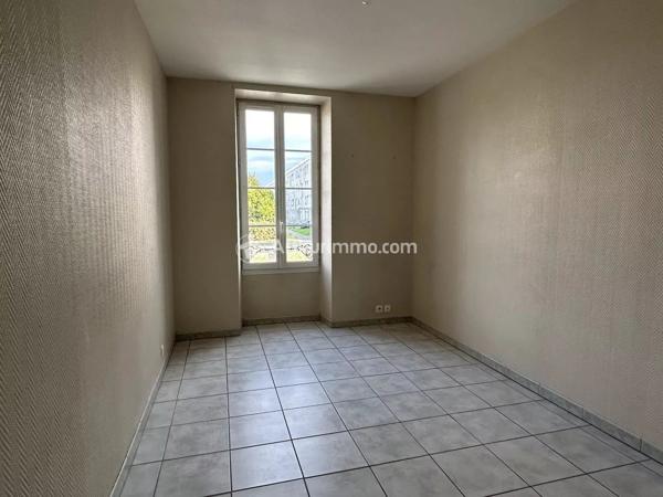 Vente                                                      Maison
                        
                     4 pièces                      72 m2                     à Saint-Jean-d'Angély