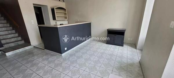 Vente Maison 4 pièces 72 m2 à Saint-Jean-d'Angély