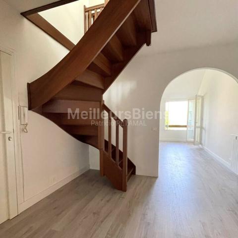 Superbe T6 en duplex, rénové.