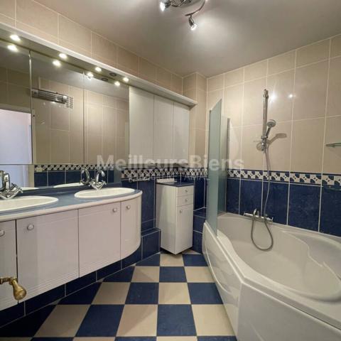 Superbe T6 en duplex, rénové.