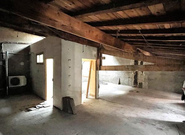 Immeuble à vendre Carcassonne centre rue piétonne avec local commercial loué