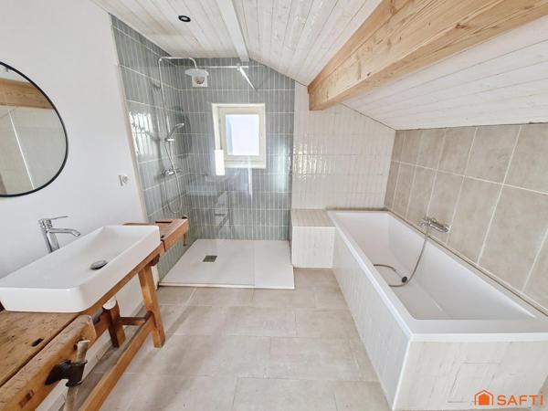 Maison de village à Saint-Sauveur, deux appartements, grand terrain