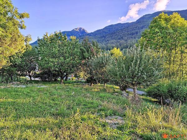 Maison de village à Saint-Sauveur, deux appartements, grand terrain
