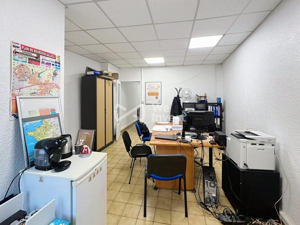 Centre Bourgoin vitrine sur rue passante