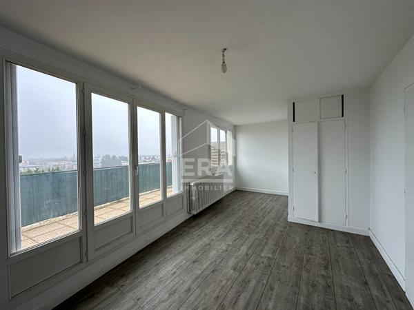 CHATEAUROUX - Quartier des Etats-Unis - Appartement de type 2 avec terrasse - cave.