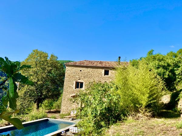Maison en pierre Terrasse Jardin Piscine