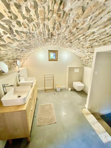 Maison en pierre Terrasse Jardin Piscine