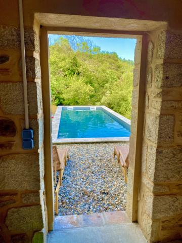 Maison en pierre Terrasse Jardin Piscine