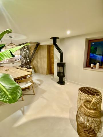 Maison en pierre Terrasse Jardin Piscine