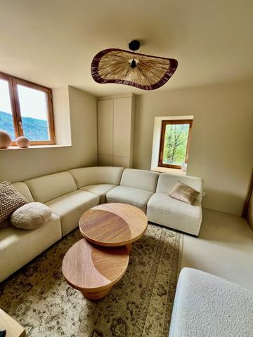 Maison en pierre Terrasse Jardin Piscine