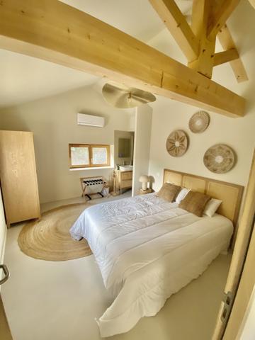 Maison en pierre Terrasse Jardin Piscine