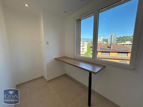 Appartement à louer 3 pièces 64.1m² Chambéry (73000)