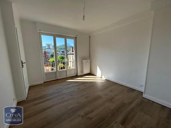 Appartement à louer 3 pièces 64.1m² Chambéry (73000)