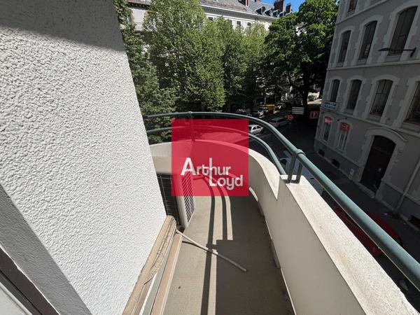 Bureau à vendre à Grenoble centre ville climatisation réversible et cuisine