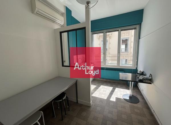 Bureau à vendre à Grenoble centre ville climatisation réversible et cuisine