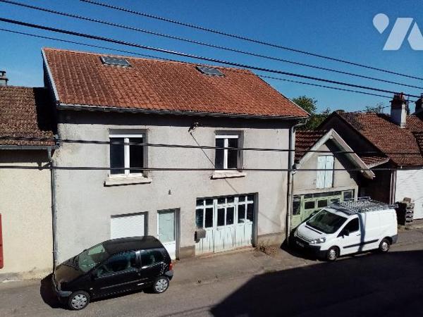 Maison de village, avec ateliers terrain attenant de 1429 m²,non attenants de 1392 m²
Etat à rénover