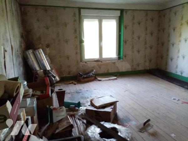 Maison de village, avec ateliers terrain attenant de 1429 m²,non attenants de 1392 m²
Etat à rénover