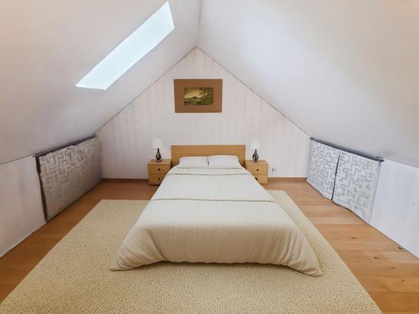 Maison individuelle de 136 m² , 4 /5 chambres , Bureau , Grand garage , Proche RER C