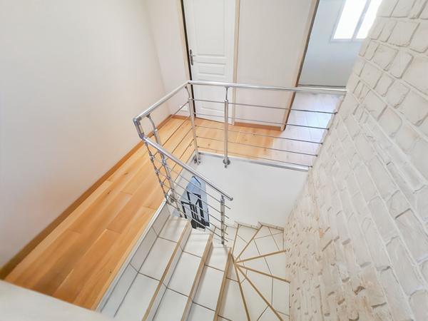 Maison individuelle de 136 m² , 4 /5 chambres , Bureau , Grand garage , Proche RER C