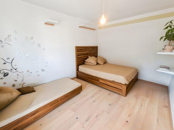 Maison individuelle de 136 m² , 4 /5 chambres , Bureau , Grand garage , Proche RER C
