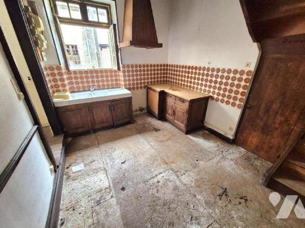 Au coeur de la Champagne dans le village d'Essoyes, berceau du célèbre peintre Renoir, venez dé...