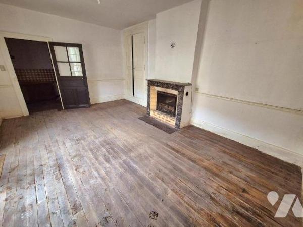 Au coeur de la Champagne dans le village d'Essoyes, berceau du célèbre peintre Renoir, venez dé...