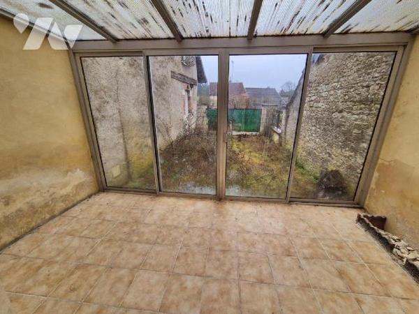 Au coeur de la Champagne dans le village d'Essoyes, berceau du célèbre peintre Renoir, venez dé...