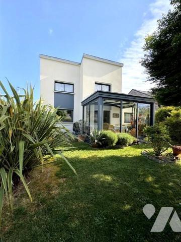 MAISON LUMINEUSE BOURG DE PLOEREN 4 CHAMBRES - GARAGE - TERRAIN 400M2
