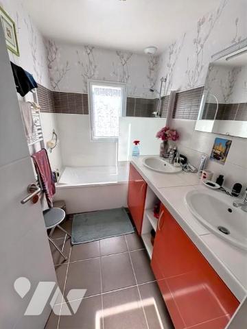 MAISON LUMINEUSE BOURG DE PLOEREN 4 CHAMBRES - GARAGE - TERRAIN 400M2
