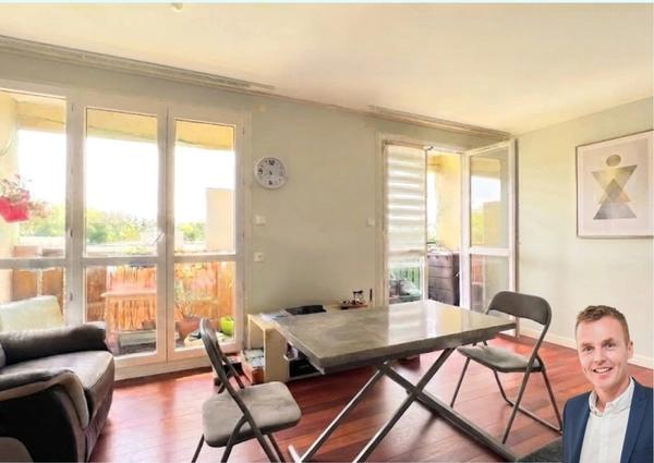 Dpt Finistère (29), A vendre QUIMPER Ouest, Appartement dernier étage de type 2 de 49 m² habitable avec  balcon - Cave.