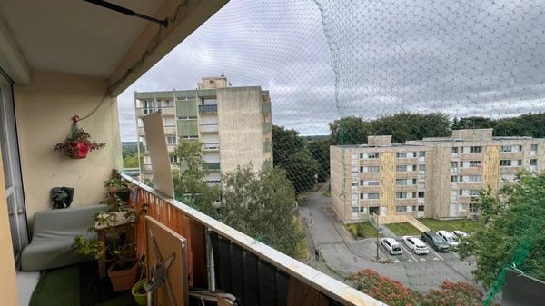 Dpt Finistère (29), A vendre QUIMPER Ouest, Appartement dernier étage de type 2 de 49 m² habitable avec  balcon - Cave.