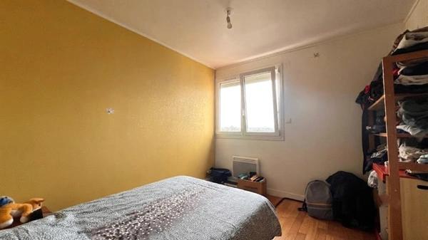 Dpt Finistère (29), A vendre QUIMPER Ouest, Appartement dernier étage de type 2 de 49 m² habitable avec  balcon - Cave.