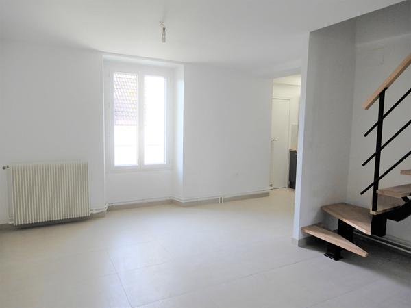 À LOUER - APPARTEMENT DUPLEX - MENNECY